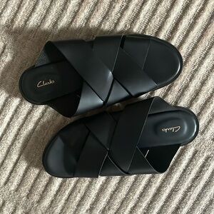 NWOT Clarks Black Leather Criss Cross Flat Sandals Slides